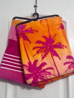 Vibrant Orange & Fuchsia Brach Towels NWT
